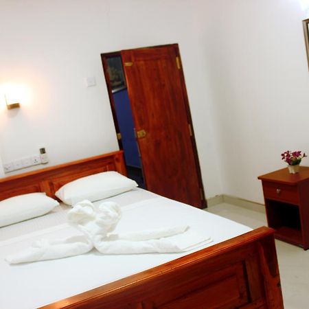 Hotel Camorich Tissamaharama Extérieur photo