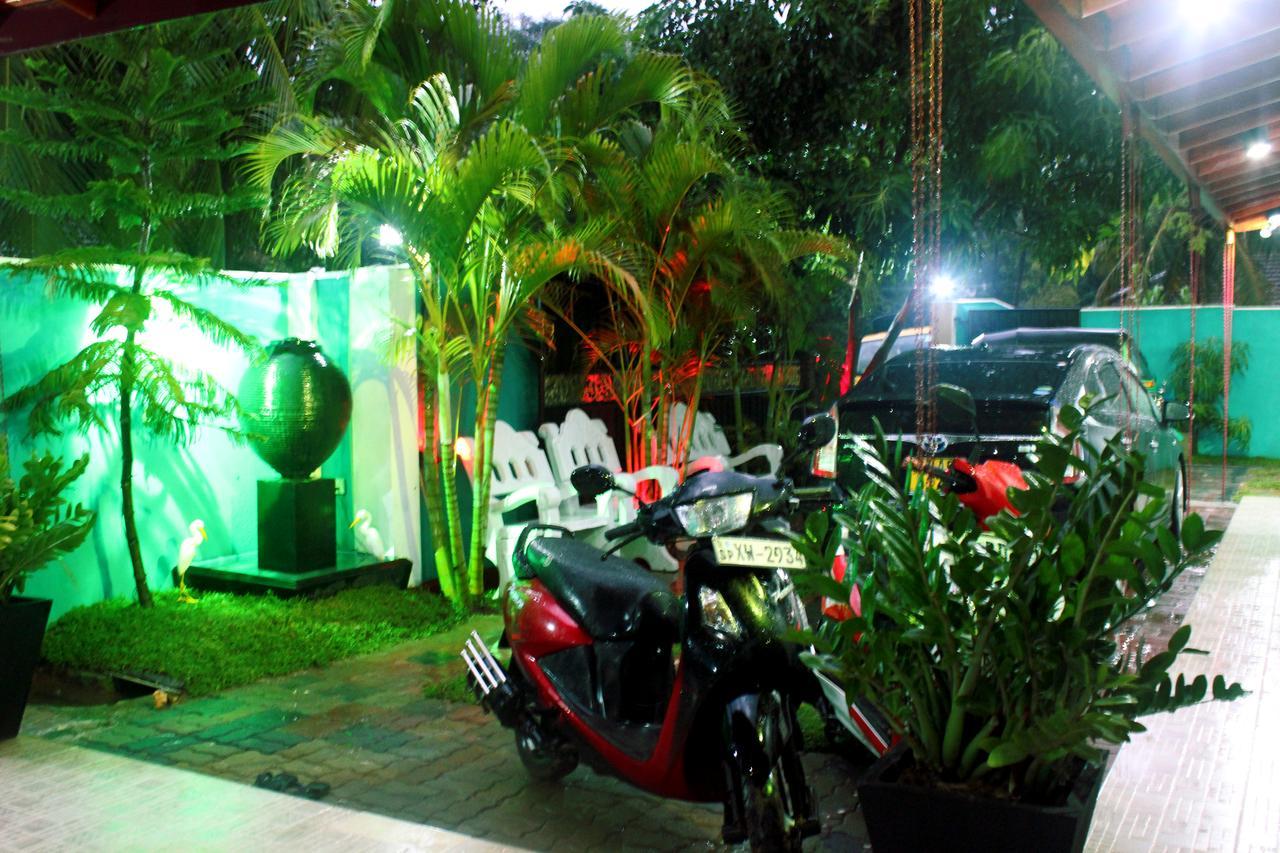Hotel Camorich Tissamaharama Extérieur photo