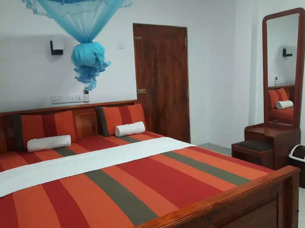 Hotel Camorich Tissamaharama Extérieur photo